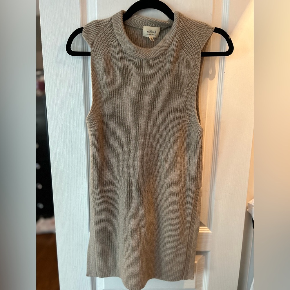Wilfred sleeveless beige sweater made in Italy